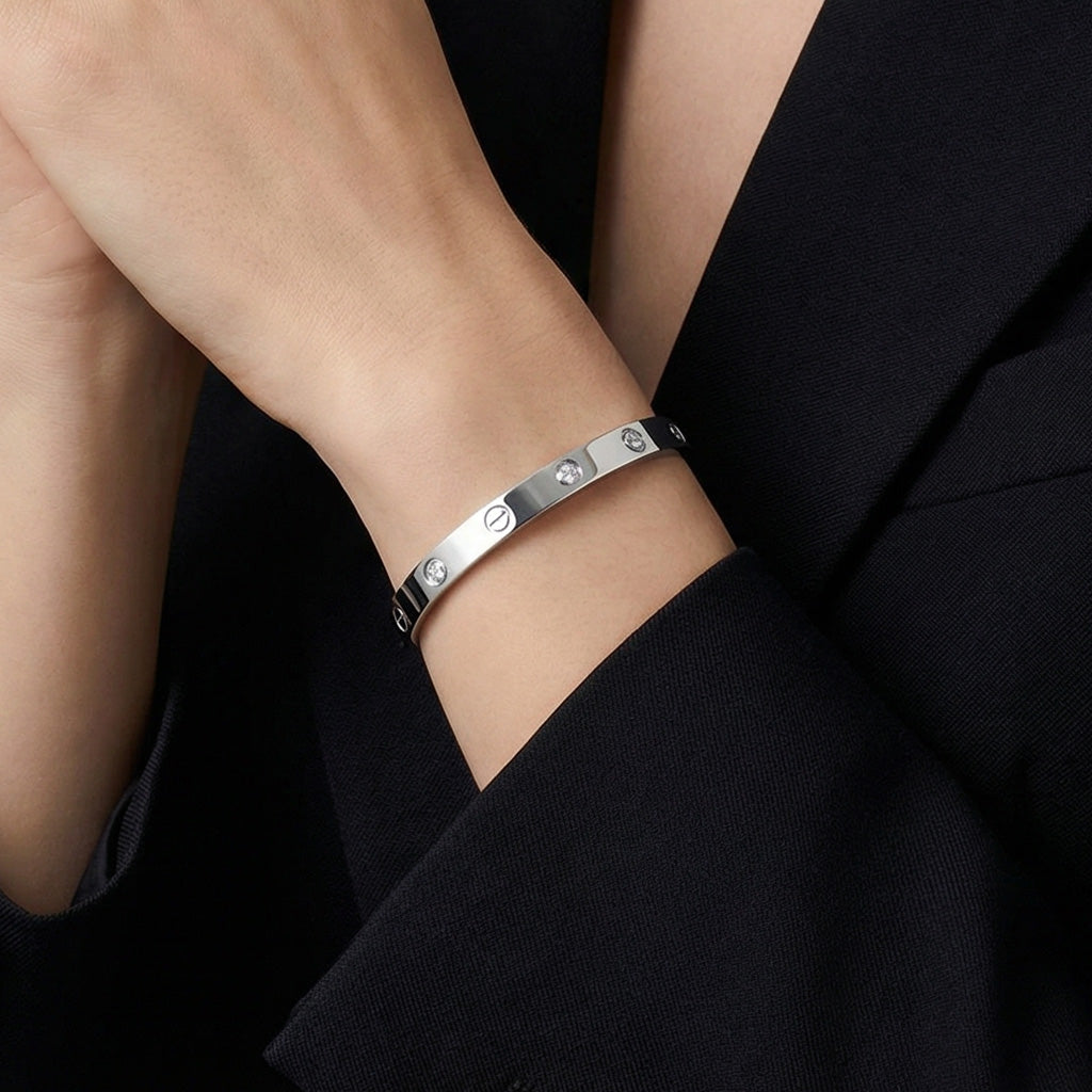 Cartier Elegant 4 Diamonds Love Bracelet
