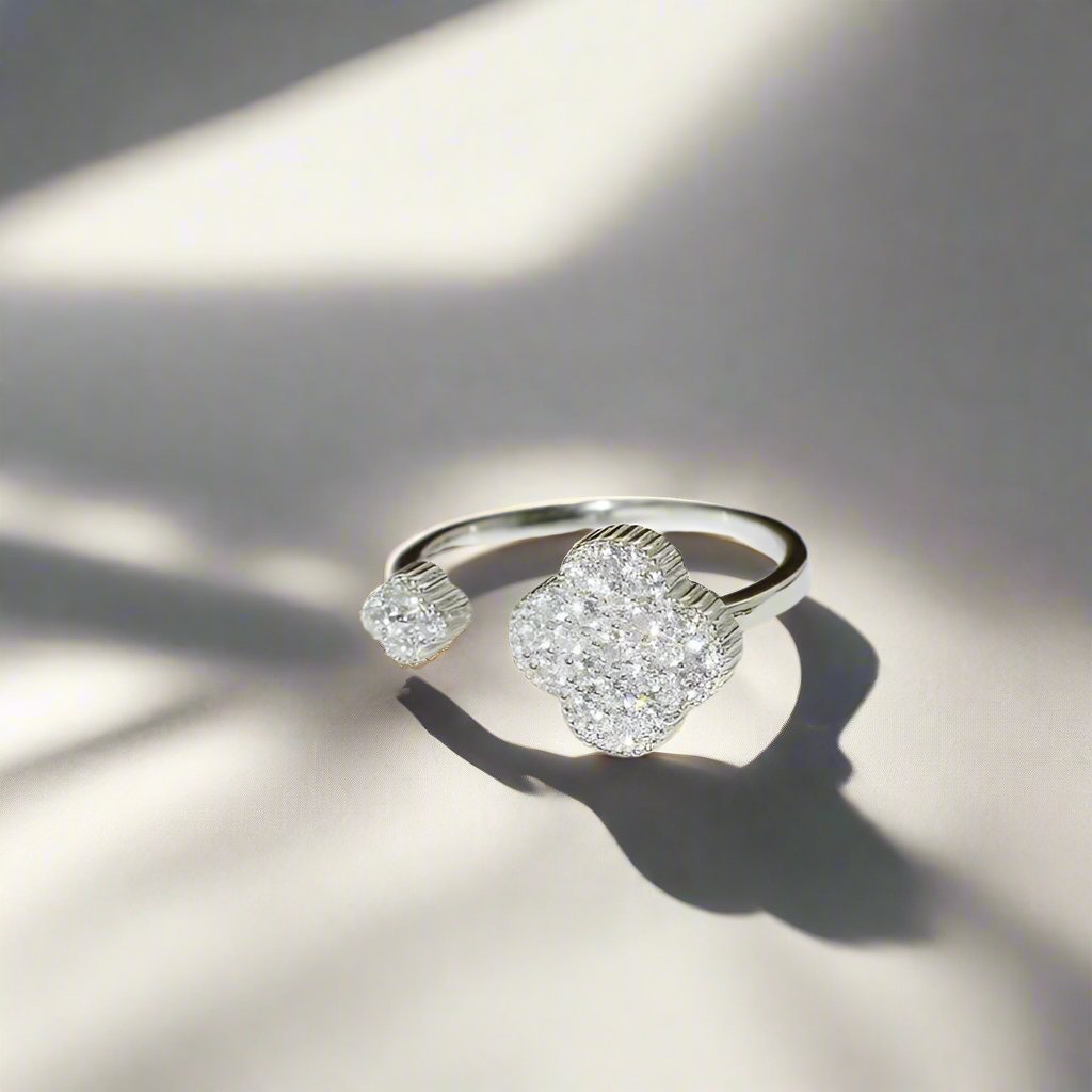 Van Cleef & Arpels Floral Clover Between The Finger Ring