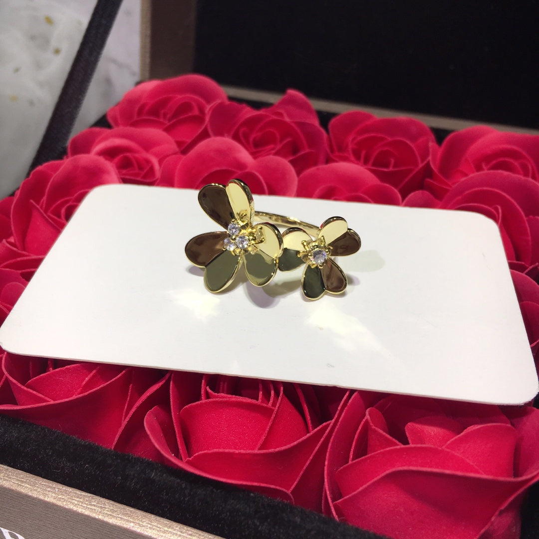 Van Cleef & Arpels Frivole Between The Finger Ring